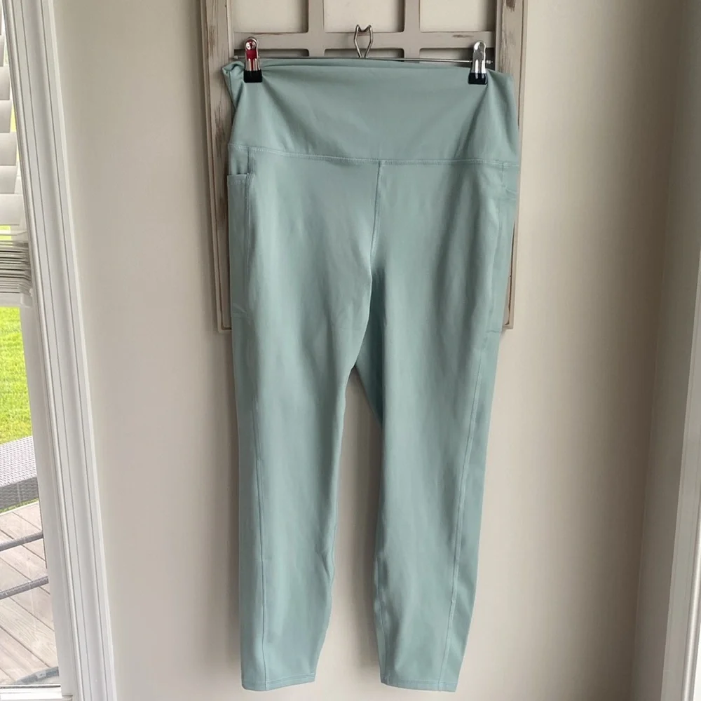 RBX pastel sage green crop leggings with side pockets size XL NWOT - Picture 7 of 11